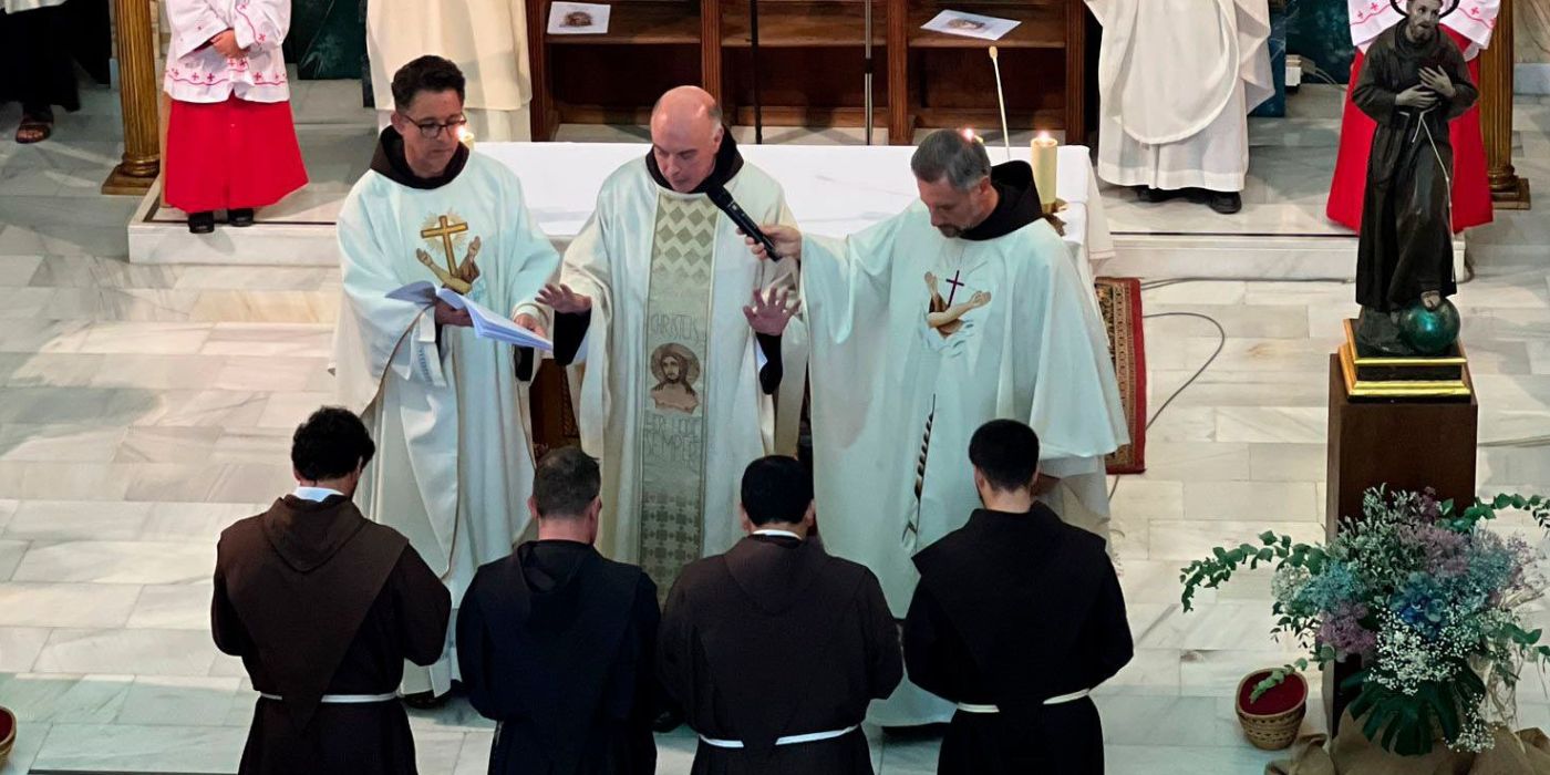 Compromiso a vivir para toda la vida el santo Evangelio. Profesiones solemnes